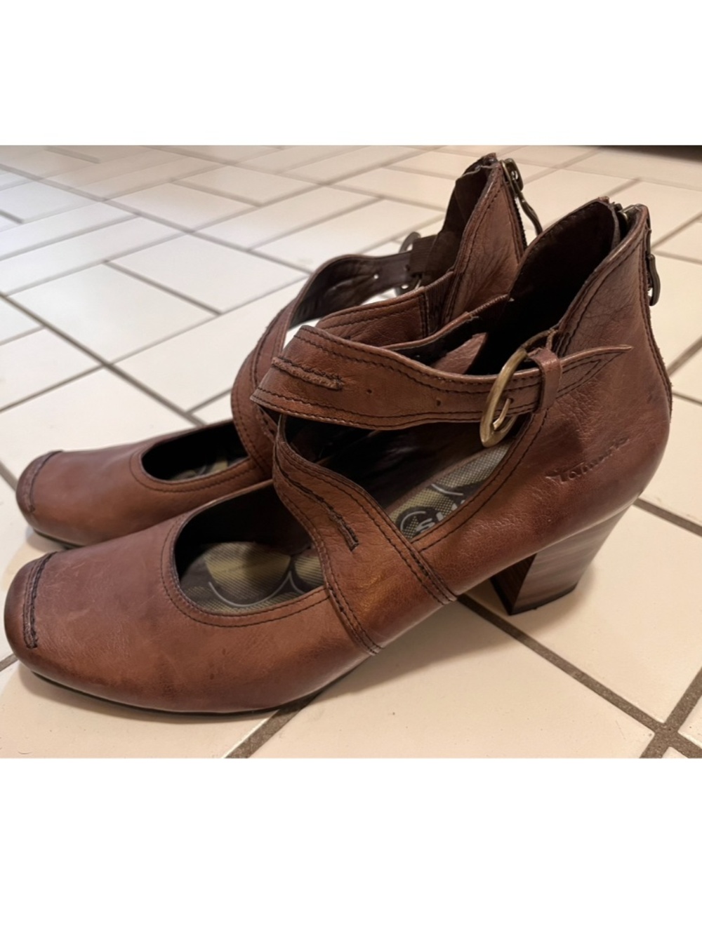 Tamaris - Brown Leather Closed Toe Heels